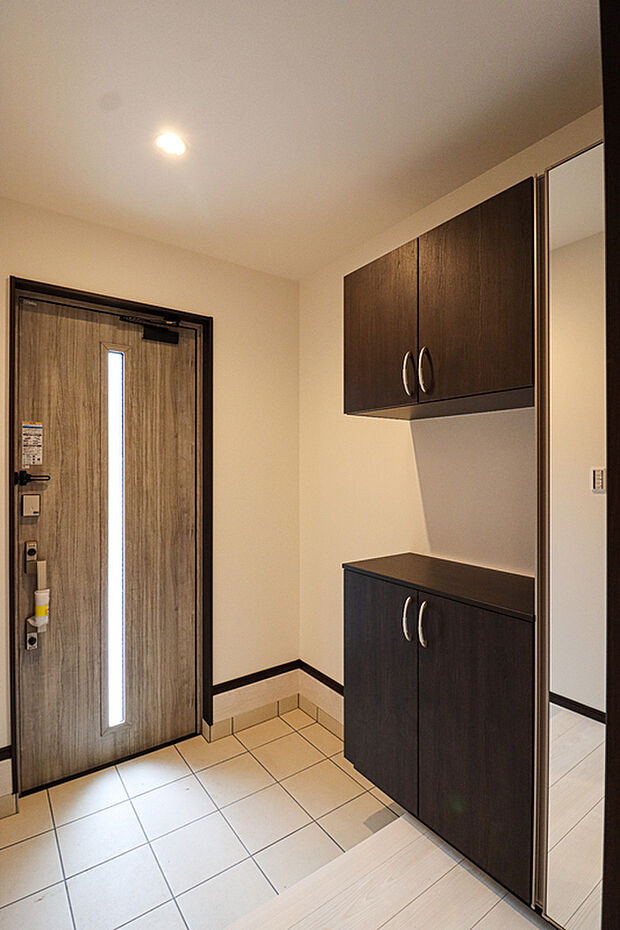 「いってらっしゃい」「おかえりなさい」がウキウキするさわやかな玄関スペースです!