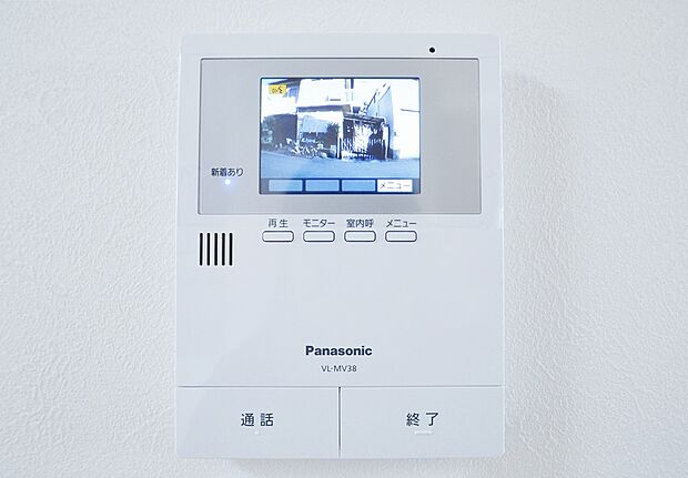 【【ドリームタウン施工例:TVモニター付きインターホン】】■来客者を確認出来るTVモニタ-付インターフォン。
普段の生活時はもちろん、お子様が一人でお留守番する際にも安心ですね!
