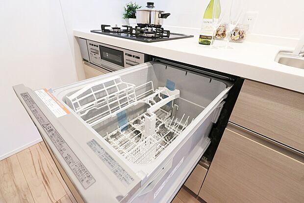 【【ドリームタウンシリーズ施工例：食器洗浄乾燥機】】■後片付けをサポート！食事後の家族のくつろぎタイムもゆっくりと過ごせます♪
■朝食準備や送り迎え…と忙しいママも大助かり！