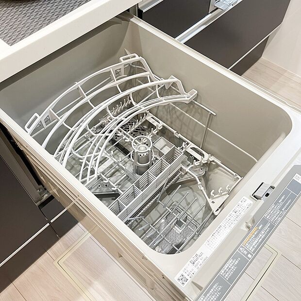 【【ドリームタウンシリーズ施工例:食器洗浄乾燥機】】■後片付けをサポート!食事後の家族のくつろぎタイムもゆっくりと過ごせます♪
■朝食準備や送り迎え…と忙しいママも大助かり!