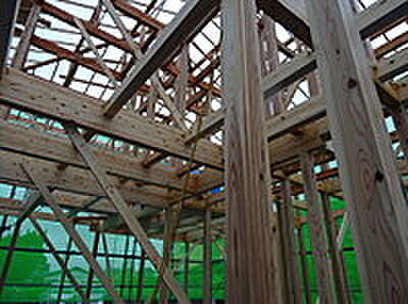 木造軸組み工法、整形型の総2階で安定した耐震性・耐風性を確保しています。