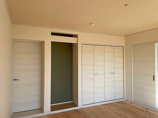 【和室】リビング横は落ち着く和室になっています。オプション工事にて、洋室へ床上げ可能