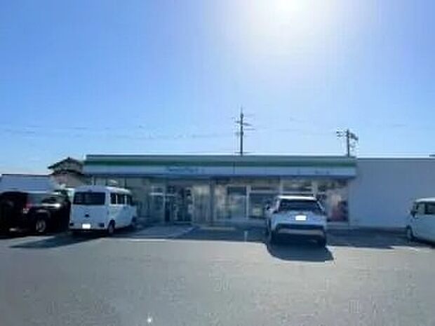 ファミリーマート斐川インター店(約850m)