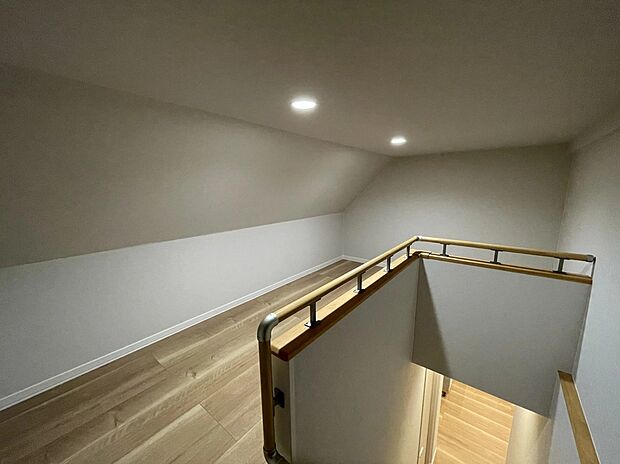 【ロフト】小屋裏収納を設けて収納スペースを確保。日用品の収納や防災グッズの収納にも最適です◎