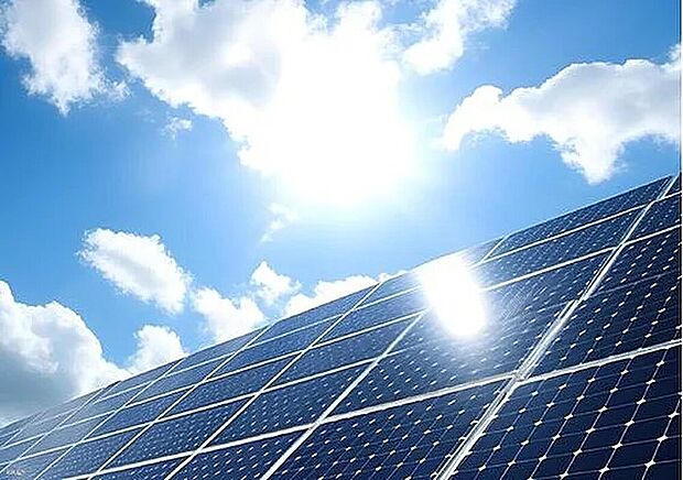 【太陽光発電システム】環境とエコに貢献できる太陽光パネルを全棟標準装備。光熱費の節約や非常時の電源確保など、快適と安心な生活をバックアップします