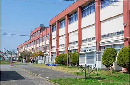 市立本町小学校 100m～157m(徒歩2分)