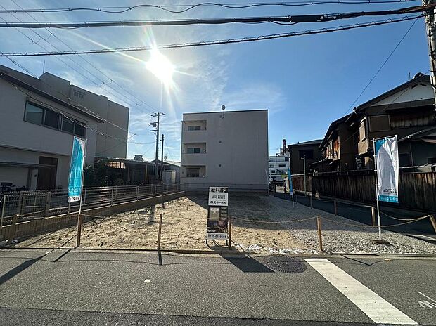 【現地土地写真】
限定2区画!阪急宝塚本線「庄内」駅まで徒歩10分の立地。梅田方面へのアクセスも良好で、生活利便性と落ち着いた環境を兼ね備えたロケーションです。