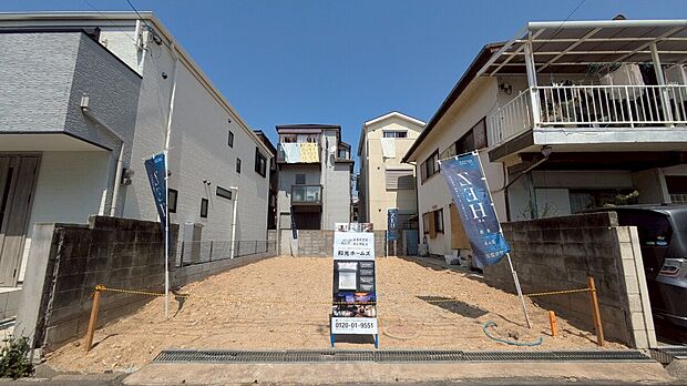 【現地土地写真】
コンビニ、小学校、公園が徒歩4分圏内に揃い、子育て中のご家族にもおすすめの立地。実際の住環境を、ぜひ現地でお確かめください。