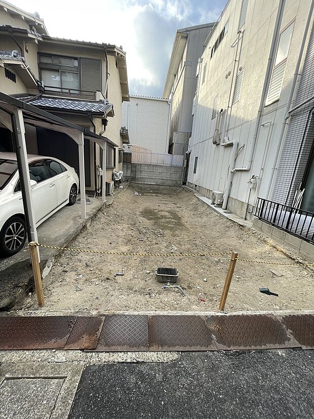 【現地写真】
保育園、小中学校が全て徒歩5分圏内に揃う、子育て世帯にも嬉しいロケーション。お子様の通園・通学の負担が少なく、登下校の時間が短縮される嬉しい立地です。