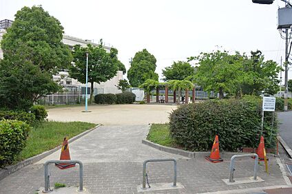 東大道公園 約200m(徒歩3分)