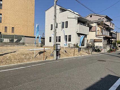 【前面道路を含む現地写真】