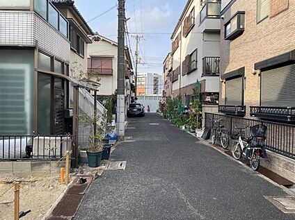 【前面道路含む現地写真】