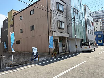 【前面道路を含む現地写真】
