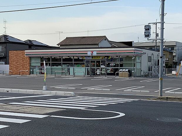 セブンイレブン 南手城町2丁目店約240m(徒歩 約3分)
深夜の急な買い出しや、忙しい朝の朝食調達にも便利です♪