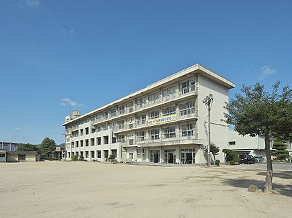 福山市立緑丘小学校 約530m(徒歩 約7分)