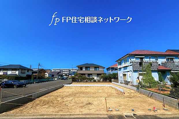 閑静な住宅地で子育て家族にピッタリ。毎日のお散歩も快適な緑に恵まれたエリアで、自然に包まれた穏やかな暮らしを実現するための、ゆとりある住環境が整っています。緑の潤いを感じながらホッと生活できそう。