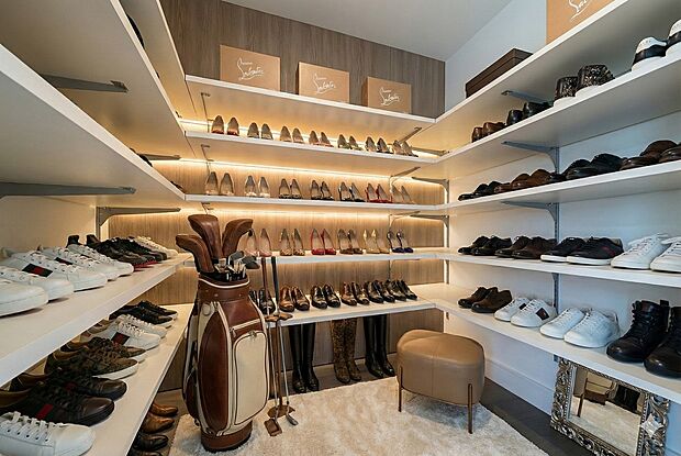 ■SIC■本画像はAIがCGで靴等を作成しており、実際の現地に靴等はございません。また、販売価格に靴等は含まれておりません。