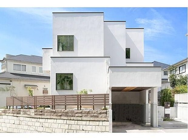 【外観】【プラン例　建物価格2000万円　建物面積面積98m2】装飾をなくし、箱型の美しい直線を用いたモダンな装い。