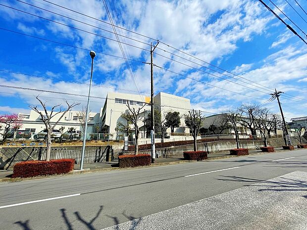 横浜市立鴨志田緑小学校(約400m・徒歩5分)