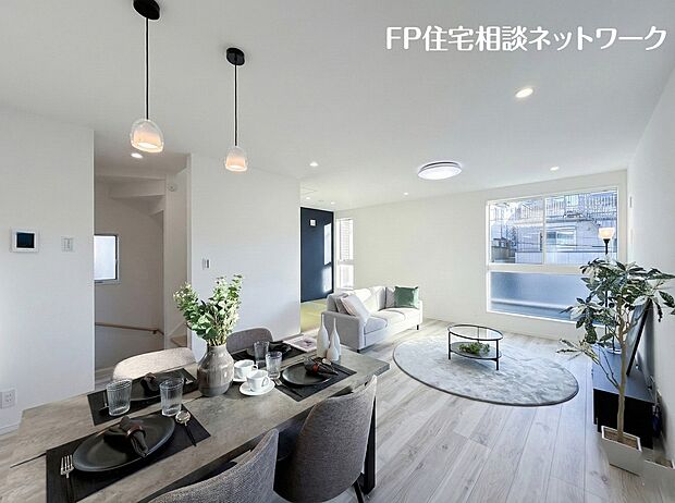 【リビング】大切なご家族が集まるからこそLDKにはこだわりたいですよね!休日はおひさまの光をたっぷりと取りこめるリビングでゆったりと過ごしませんか?