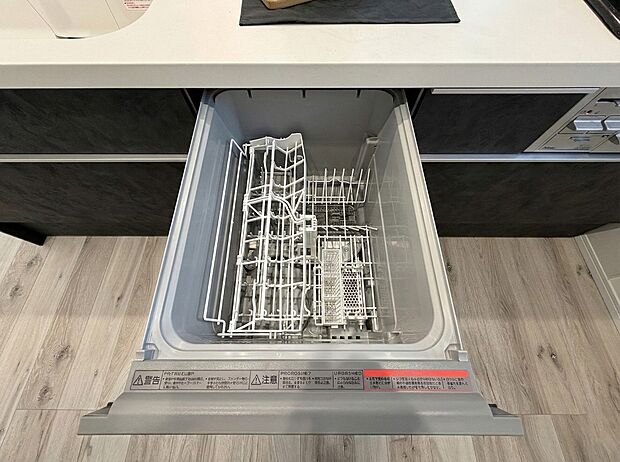 【食洗機】利用者が増えているのはメリットが多いから。時間の節約、手が荒れない、水道代の節約、高温度で洗うので油汚れもしっかり落とせる。まさに理想家電。