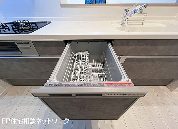 【食洗機　】利用者が増えているのはメリットが多いから。時間の節約、手が荒れない、水道代の節約、高温度で洗うので油汚れもしっかり落とせる。まさに理想家電。