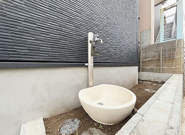 【庭】毎日のお散歩も快適な緑に恵まれた閑静な住宅地は、伸び伸びスローライフを叶えてくれます。