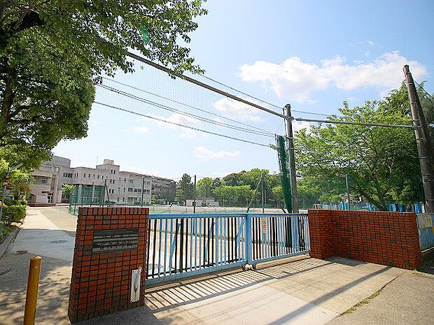 Uvanceとどろきスタジアム by Fujitsu（約500m）