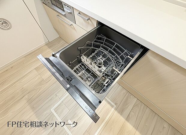 【食洗機】利用者が増えているのはメリットが多いから。時間の節約、手が荒れない、水道代の節約、高温度で洗うので油汚れもしっかり落とせる。まさに理想家電。