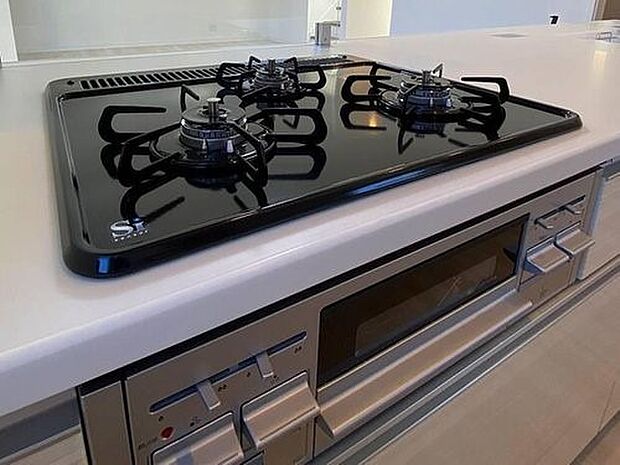 【内観】建物プラン例 建物価格2000万円(税込)建物面積面積100m2 浴室には乾燥機が付いているので雨の日のお洗濯にや湿気の多い梅雨の時期などのカビ対策にもなる嬉しい設備。