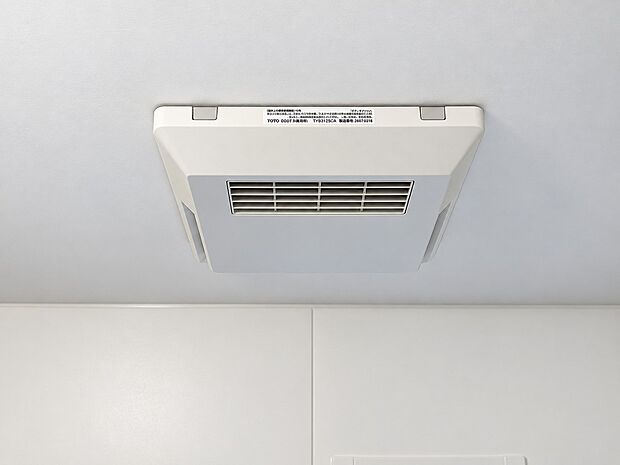 【浴室暖房乾燥機】お風呂場そのものを乾燥機にしてしまう便利な機能。梅雨時期や花粉の時期に助かる。冬の時期には暖房機能がヒートショックを防ぐ。