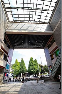 日吉駅 2200m(28分)