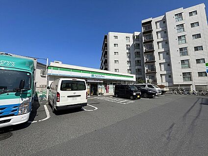 ファミリーマートMG溝口六丁目店 600m