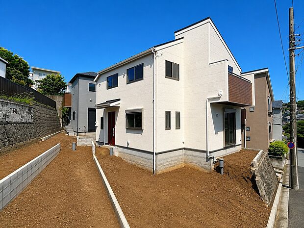 【現地外観写真】毎日のお散歩も快適な緑に恵まれた閑静な住宅地は、伸び伸びスローライフを叶えてくれます。