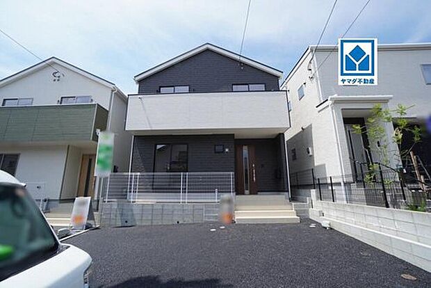 2号棟。
4LDK!LDK19帖!南面バルコニーで陽当たり良好♪
都市ガス☆南向き☆全居室収納有&パントリー☆