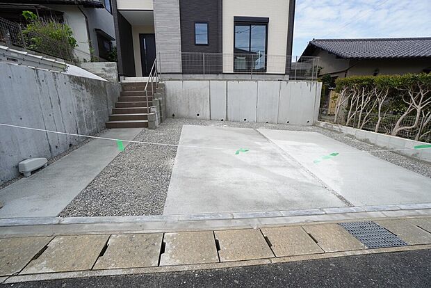 駐車スペースはゆとりある3台分を確保。マイカー用に、お客さま用に、余裕を持ってご利用いただけます＾＾
新生活におススメな物件をご紹介させていただきます＾＾是非お問合せ下さい＾＾