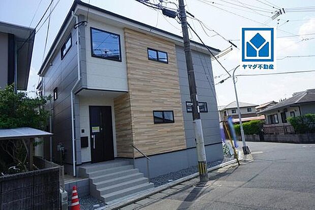 1号棟。
☆開放感のある角地☆
4LDK♪LDKは広々23.6帖!ワイドバルコニー☆
西鉄バス「上警固」歩4分!大橋駅行♪