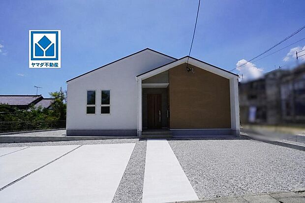 1号棟。
生活がワンフロアで完結する≪平屋建て≫☆
敷地約100坪!!P最大5台分!
4LDK+ファミリークローク完備!収納充実の間取り!
西鉄バス「六本松」歩3分♪
