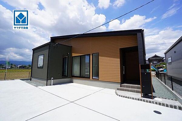 1号棟。
オール電化！太陽光発電システム搭載♪
生活がワンフロアで完結！≪平屋建て≫☆
3LDK＋畳コーナー！南向き☆アイランドキッチン♪土間収納有！！P3台！
西鉄「端間駅」(自転車7分/2ｋｍ)♪