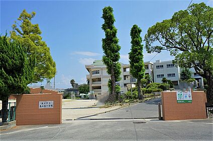 春日東小学校 650ｍ(9分)