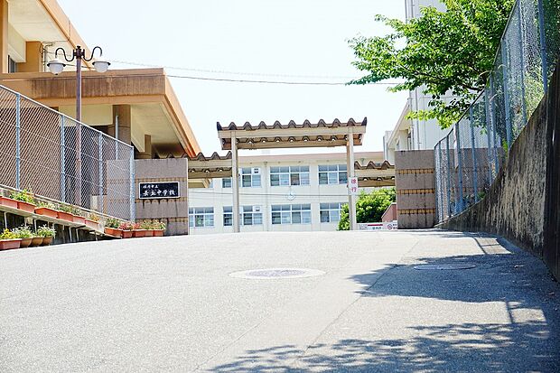 福岡市立長丘中学校(約1,400m・徒歩18分)