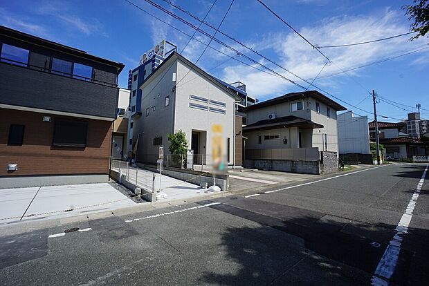 【前面道路】前面道路は西側約6m公道に面しています^^西鉄バス「水道企業団前」西鉄春日原行歩3分^^アクロスモール春日車4分/1.5km♪