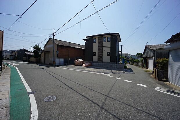 大型車の通行が少なく、騒音や振動が少ないので静かで快適な生活を送れます。