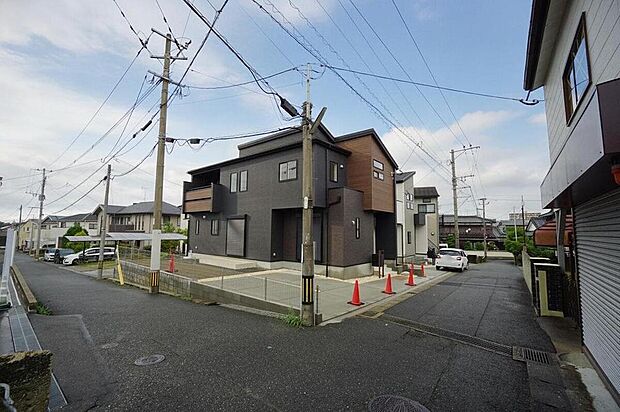【前面道路含む現地写真】スーパー、コンビニ、ドラッグストアまで徒歩約9分圏内^^周辺環境充実しています^^新生活におススメな物件をご紹介させていただきます^^お問合わせお待ちしております^^