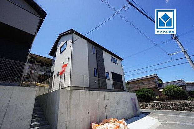 【4号棟。】八田小学校徒歩7分☆スーパー・コンビニ・ドラッグストアも徒歩10分圏内に揃っています＾＾カースペース2台分あり＾＾