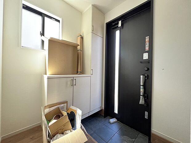 下駄箱収納付きの玄関(2号棟)