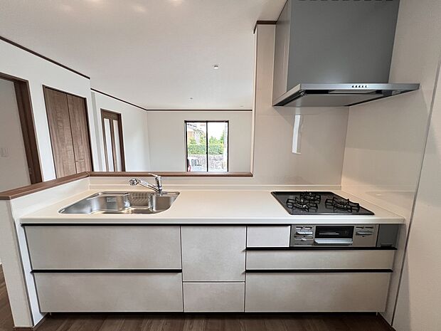 リビングを一望できる対面式システムキッチン(A号棟)