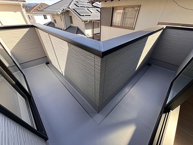 2部屋から行き来可能なバルコニー