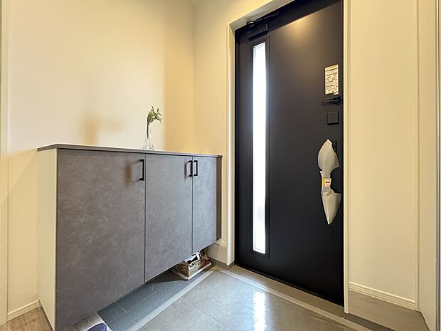 玄関収納、SIC付きの玄関(2号地同仕様)