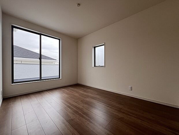 洋室7帖 バルコニー、WIC付きの広めのお部屋 ご夫婦の寝室にどうぞ(同仕様)